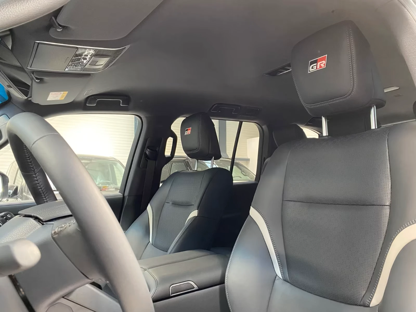 Toyota Land cruiser LC300* GR-SPORT* DISTR* MEMORY* 360CAM* JBL* , снимка 11 - Автомобили и джипове - 55698861