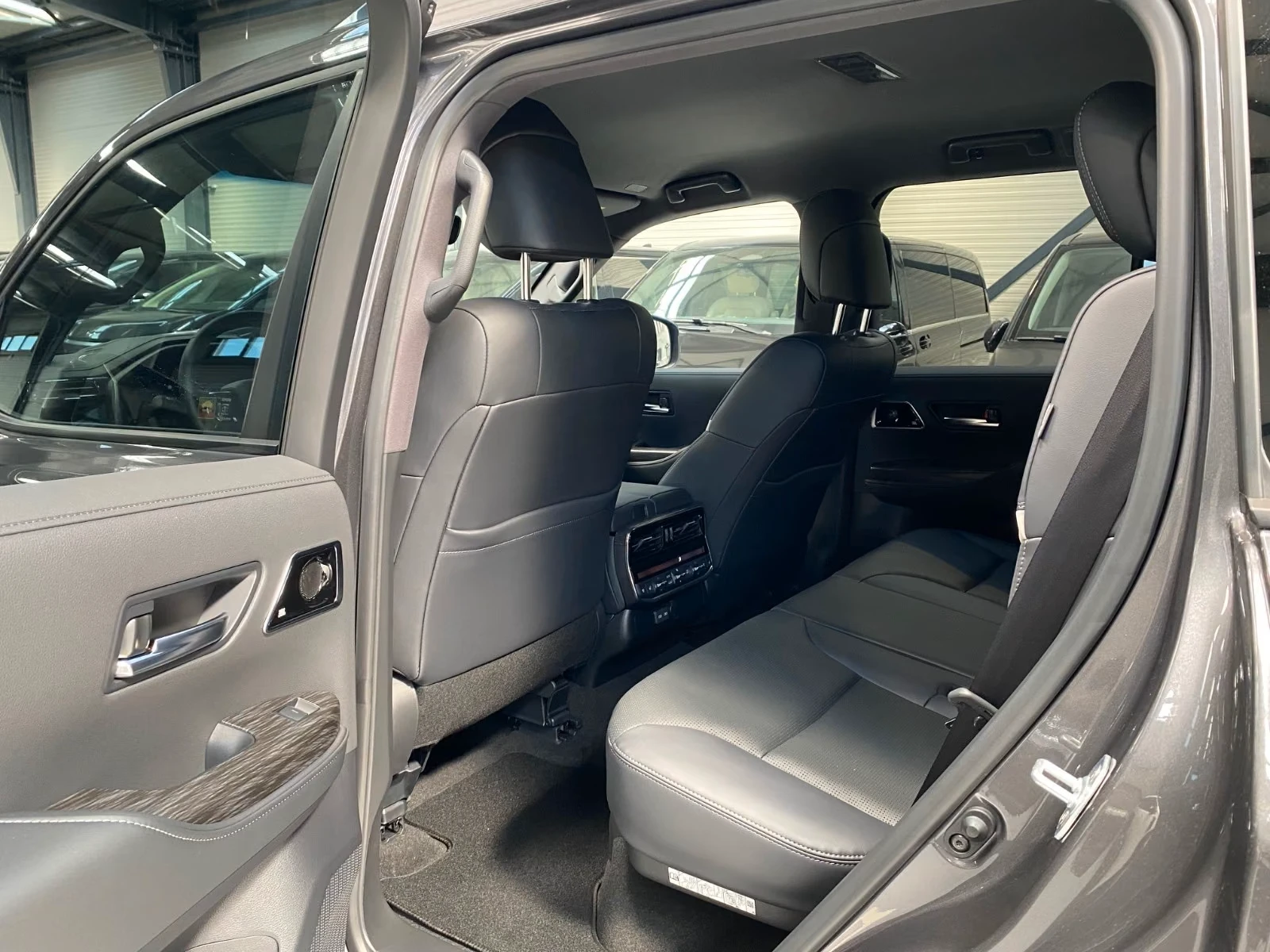 Toyota Land cruiser LC300* GR-SPORT* DISTR* MEMORY* 360CAM* JBL* , снимка 16 - Автомобили и джипове - 55698861