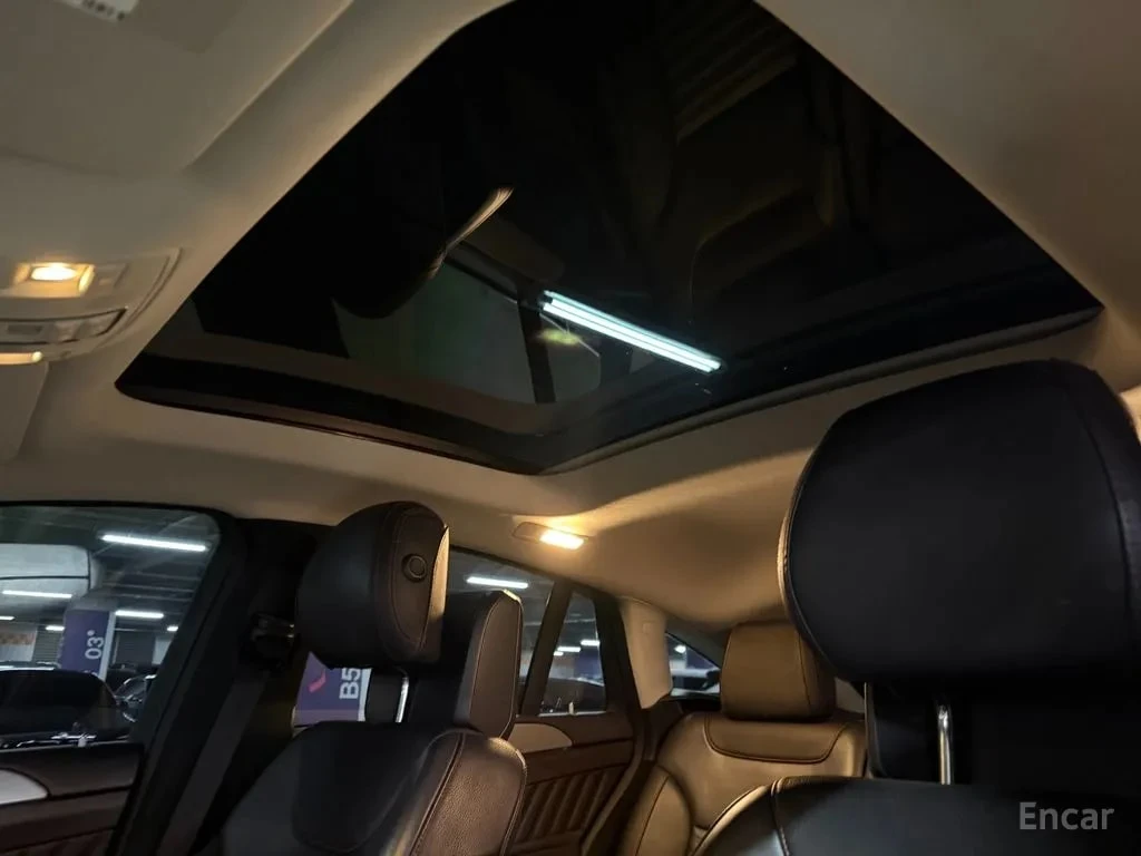 Mercedes-Benz GLE 350 * ТЕЛЕВИЗОРИ * 360 КАМЕРА * ПАНОРАМА * АВТОКРЕДИТ, снимка 15 - Автомобили и джипове - 55990200