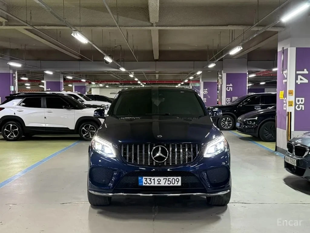 Mercedes-Benz GLE 350 * ТЕЛЕВИЗОРИ * 360 КАМЕРА * ПАНОРАМА * АВТОКРЕДИТ, снимка 2 - Автомобили и джипове - 55990200