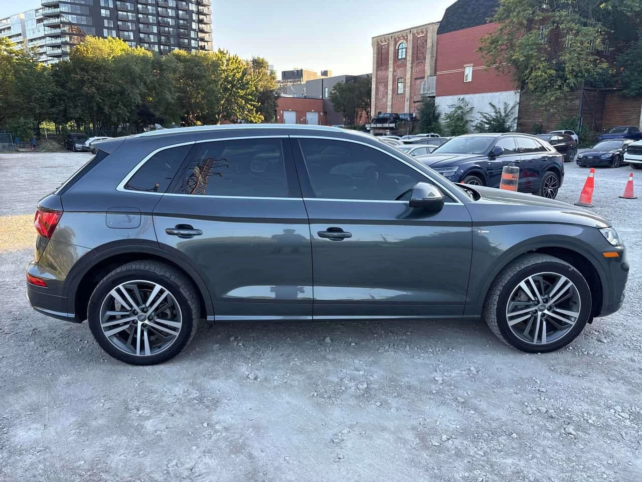 Audi Q5 * Technik * CARFAX * ОТ ПРЕДСТАВИТЕЛСТВО НА АУДИ *, снимка 3 - Автомобили и джипове - 56279194