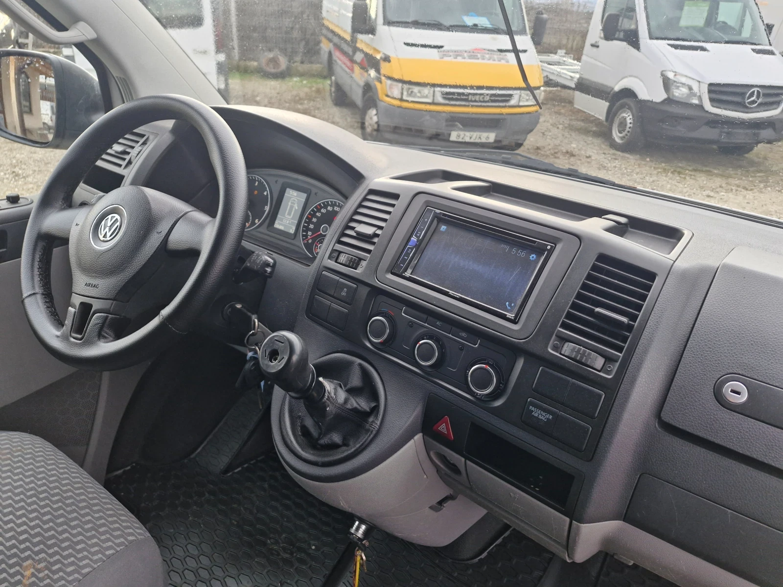 VW Transporter 2000. 180ks - изображение 9