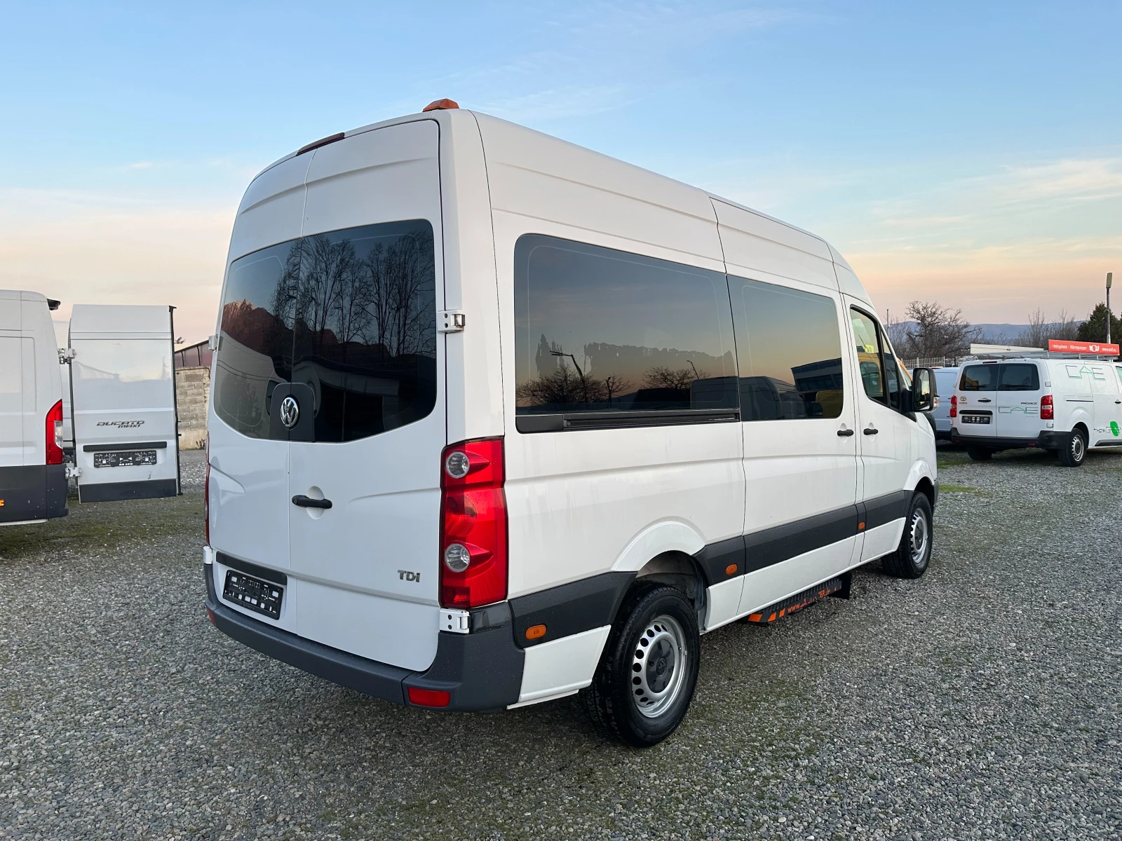 VW Crafter 9места/клима/ПЕЧКА/Автоматична странична врата, снимка 3 - Бусове и автобуси - 53801983