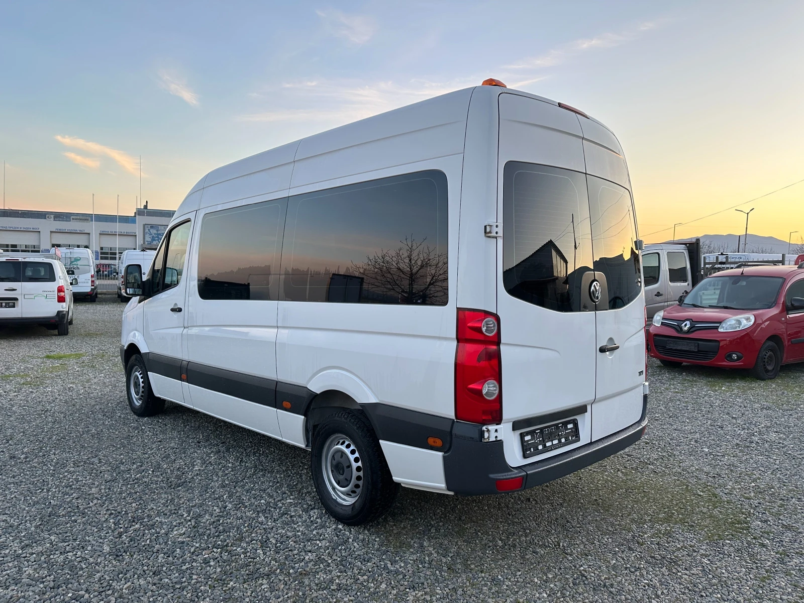 VW Crafter 9места/клима/ПЕЧКА/Автоматична странична врата, снимка 4 - Бусове и автобуси - 53801983