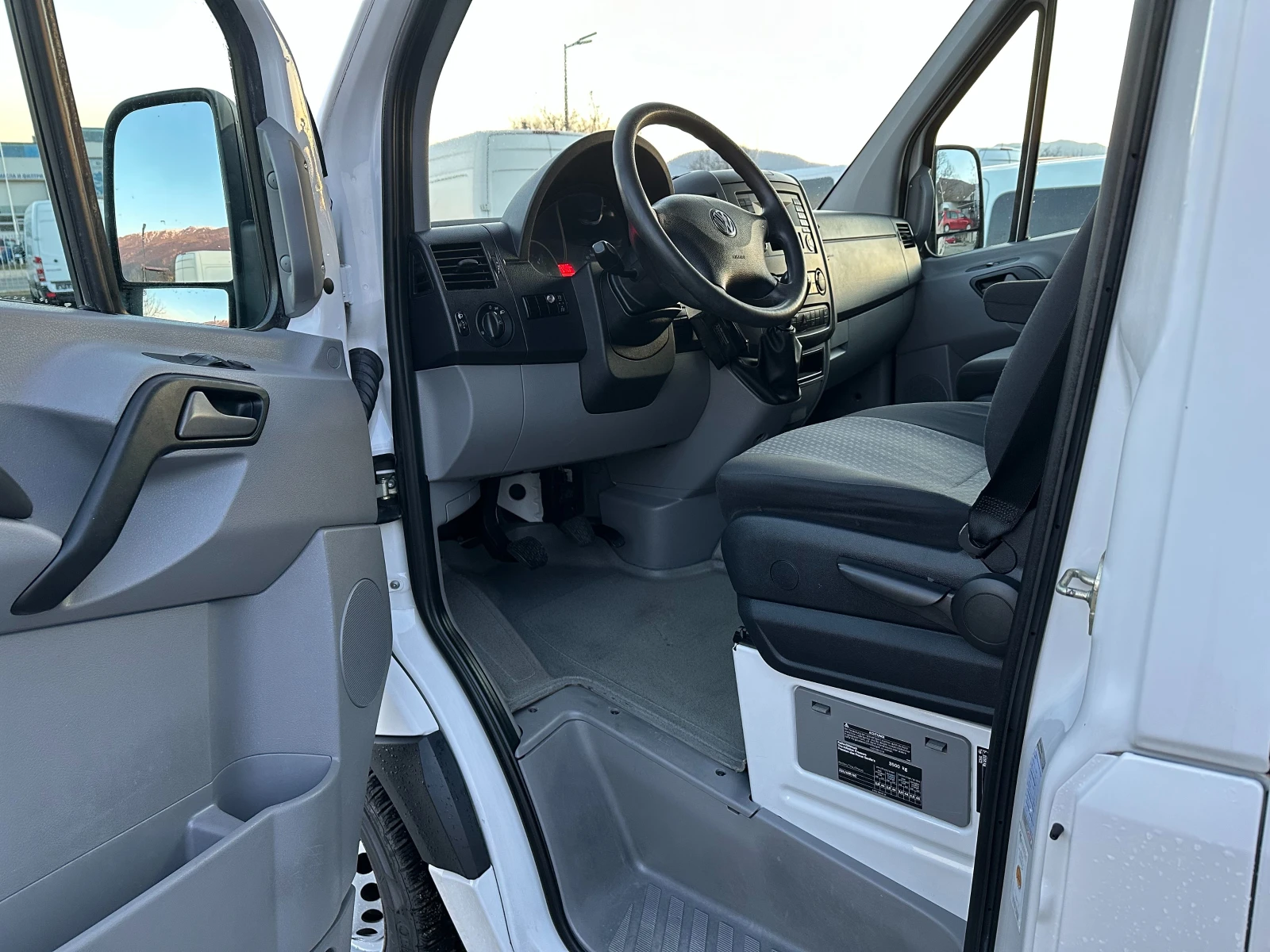 VW Crafter 9места/клима/ПЕЧКА/Автоматична странична врата, снимка 7 - Бусове и автобуси - 53801983