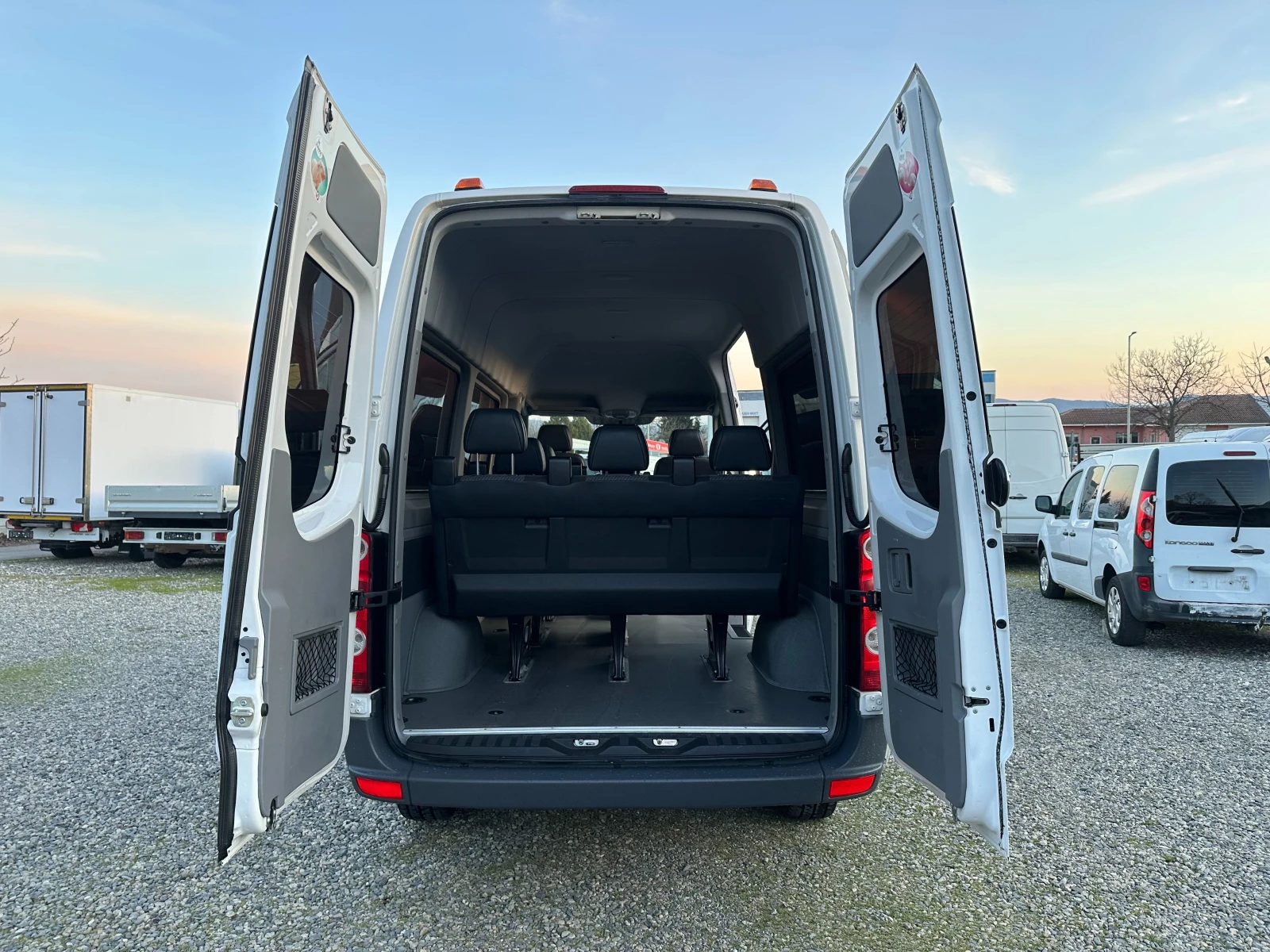 VW Crafter 9места/клима/ПЕЧКА/Автоматична странична врата, снимка 10 - Бусове и автобуси - 53801983