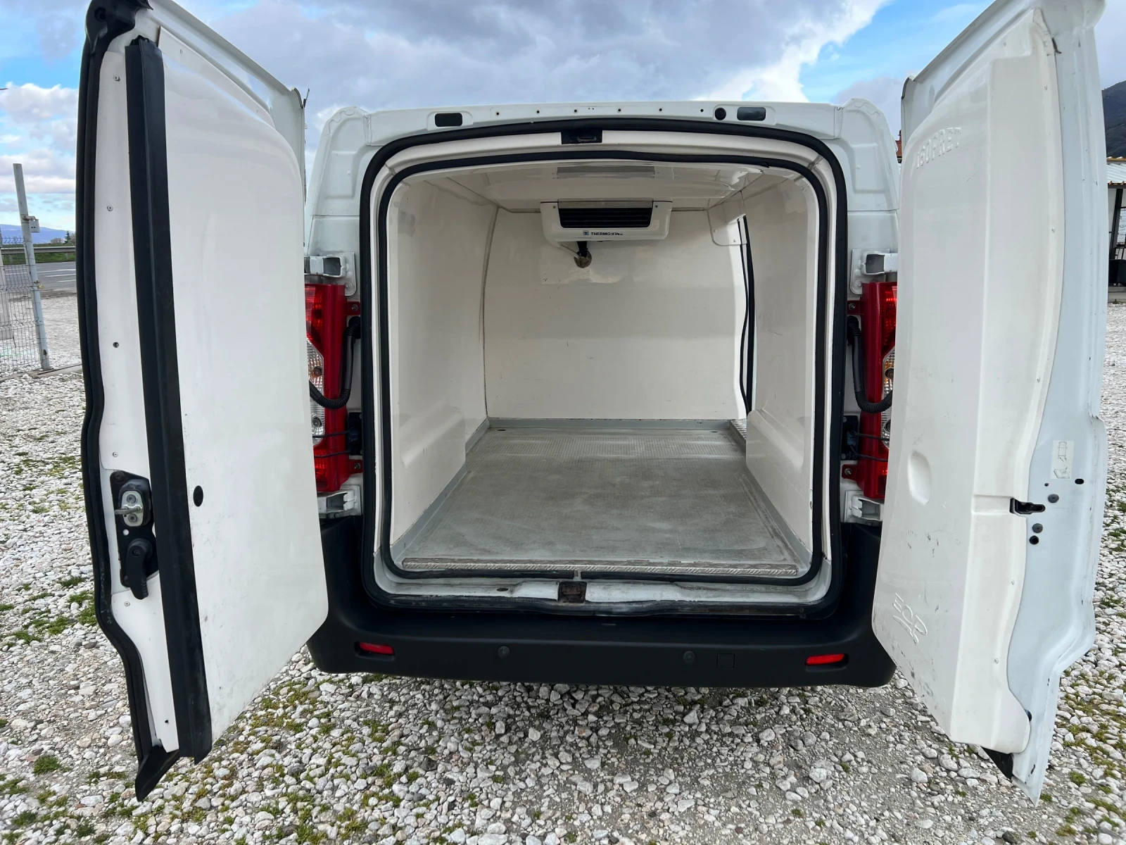 Citroen Jumpy 2.0 HDI-128 к.с-Хладилен, снимка 11 - Бусове и автобуси - 54151372