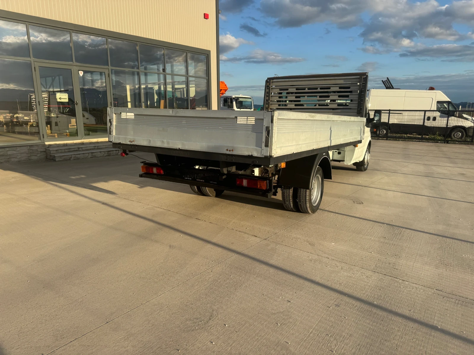 Ford Transit 2.4 3.5t Б категория, снимка 4 - Бусове и автобуси - 54598211
