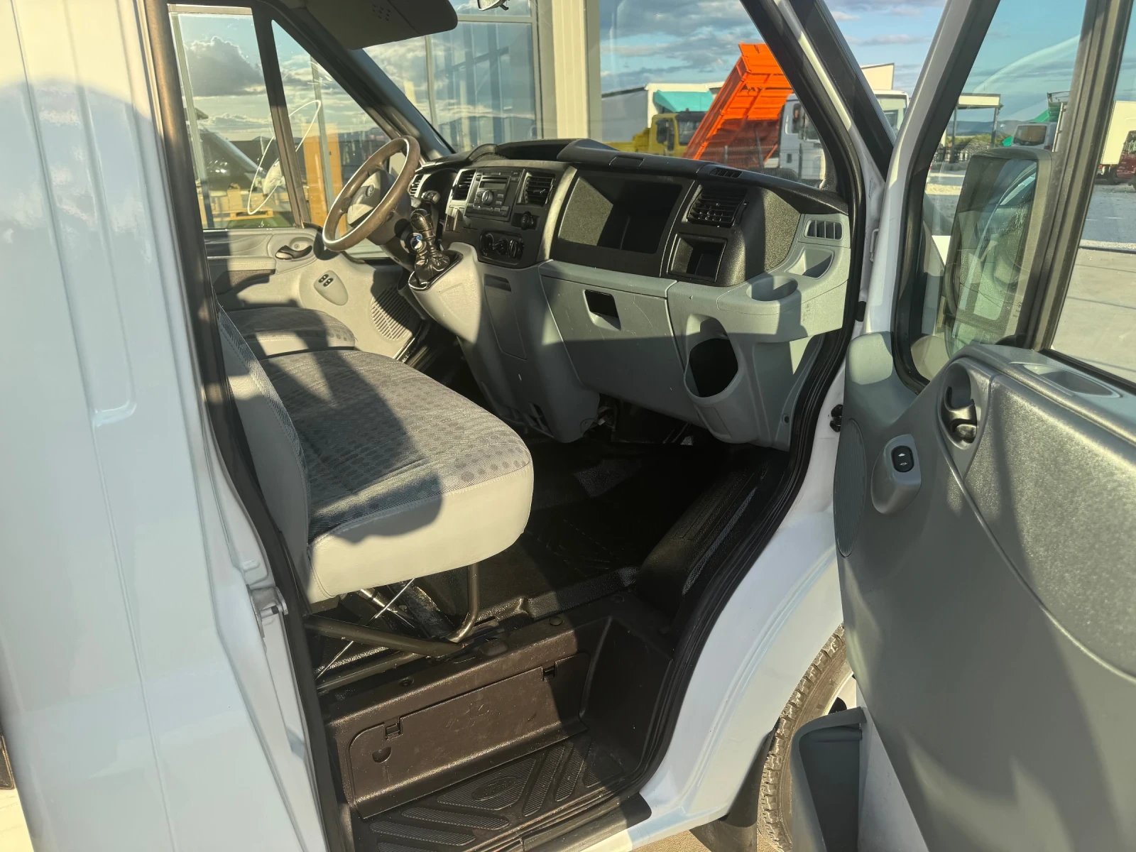 Ford Transit 2.4 3.5t Б категория, снимка 6 - Бусове и автобуси - 54598211