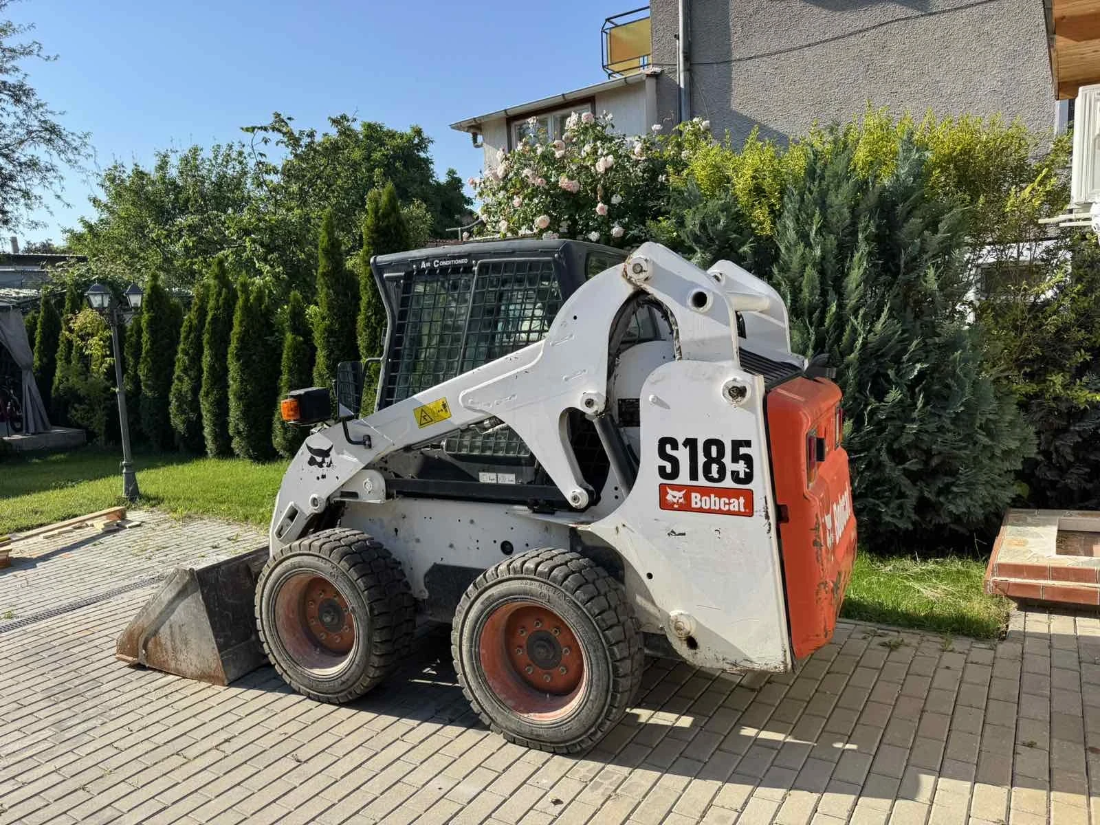 Мини челни товарачи Bobcat S 185 - изображение 2
