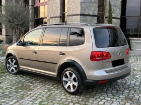 VW Touran 2.0TDI Панорама* Камера* Теглич* 7 Местен, снимка 3