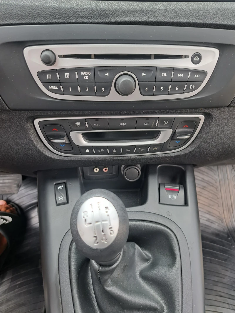 Renault Scenic Ван, снимка 7 - Автомобили и джипове - 46981684