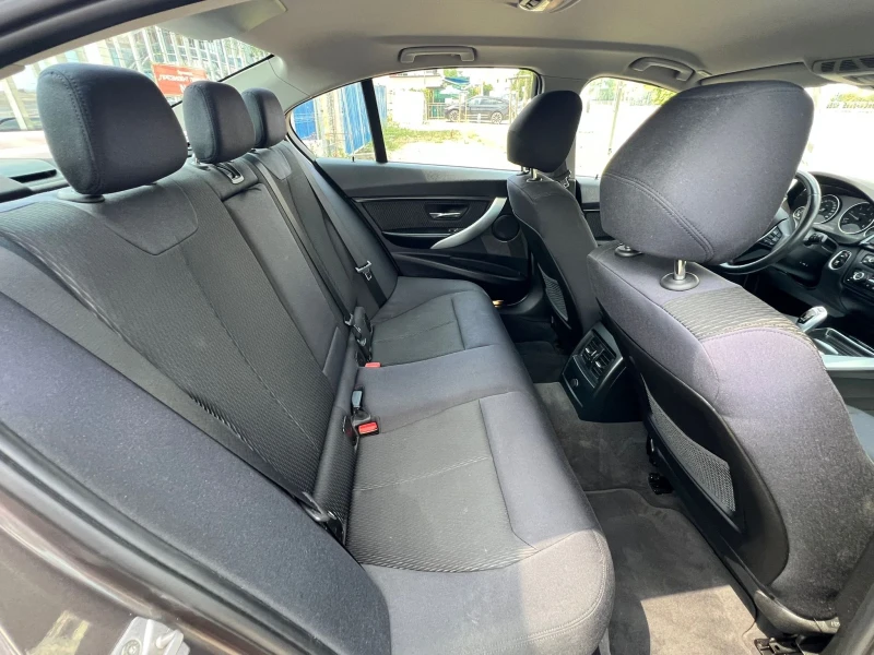 BMW 320 2.0D/AVTOMAT/NAVI, снимка 13 - Автомобили и джипове - 51340485