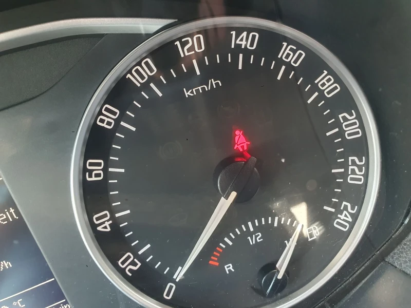 Skoda Octavia Scout 2, 0 tdi 140 hp 4x4, снимка 16 - Автомобили и джипове - 51615119