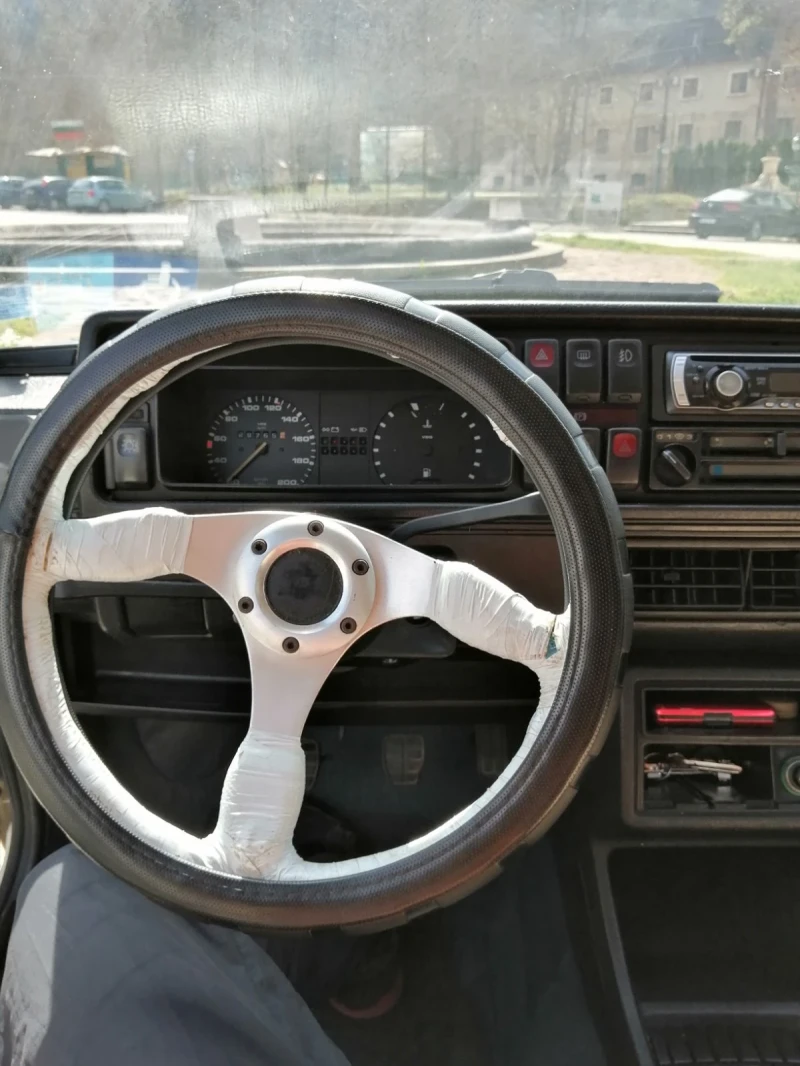 VW Golf 1.8 benzin, снимка 5 - Автомобили и джипове - 52910982