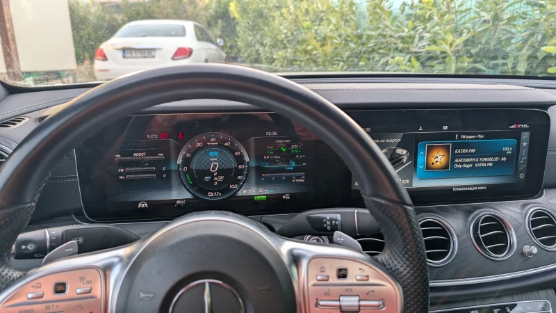 Mercedes-Benz E 300 e, Plug-in, САМО 17 800km!Дист+ , LED, Widescreen, снимка 5 - Автомобили и джипове - 53030086