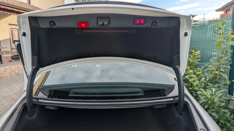 Mercedes-Benz E 300 e, Plug-in, САМО 17 800km!Дист+ , LED, Widescreen, снимка 11 - Автомобили и джипове - 53030086