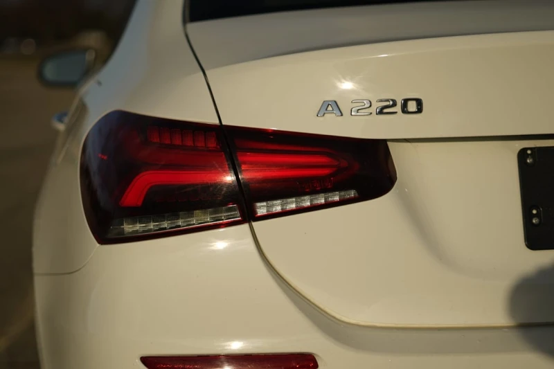 Mercedes-Benz A 220 * CARFAX * ПОДГРЕВИ * ШИБИДАХ * КАМЕРА, снимка 11 - Автомобили и джипове - 53387535