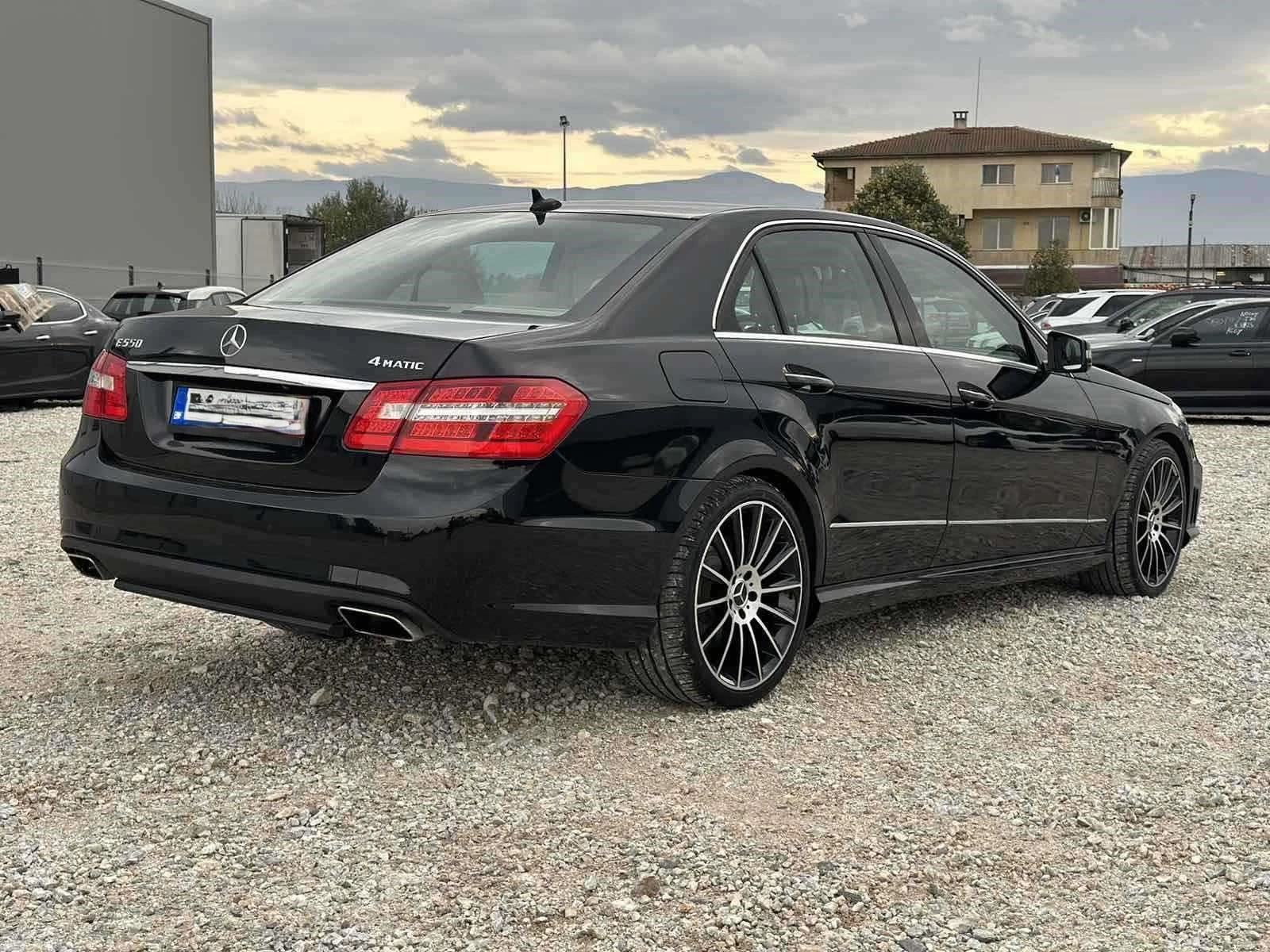 Mercedes-Benz E 500 4 MATIC, снимка 3 - Автомобили и джипове - 53677274
