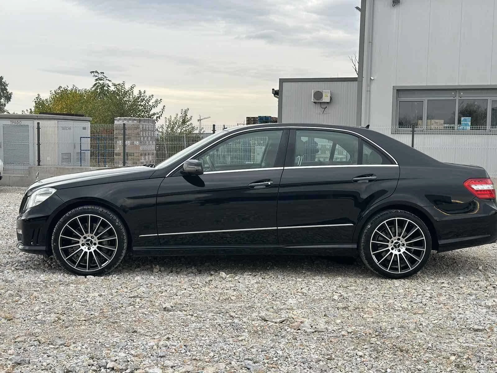 Mercedes-Benz E 500 4 MATIC, снимка 7 - Автомобили и джипове - 53677274
