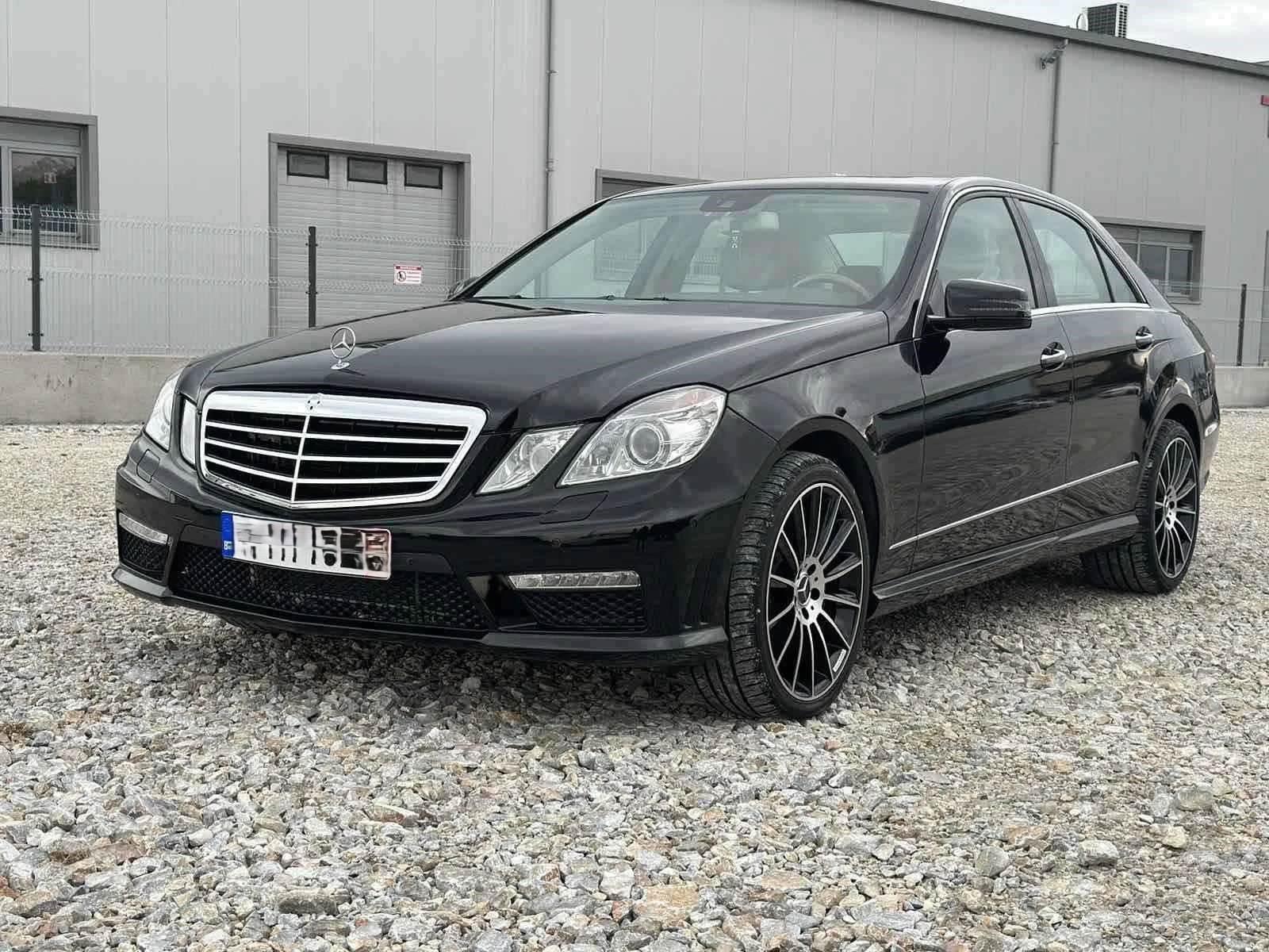 Mercedes-Benz E 500 4 MATIC, снимка 4 - Автомобили и джипове - 53677274