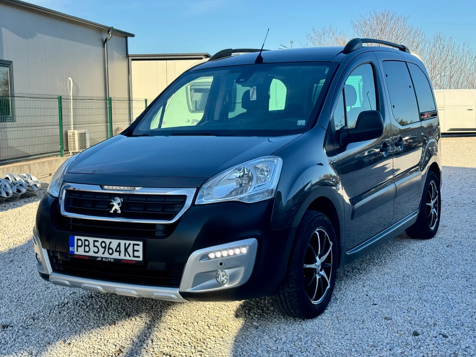 Peugeot Partner 1.6-120/ Navi/Waze/Подгрев/, снимка 2 - Автомобили и джипове - 54152480