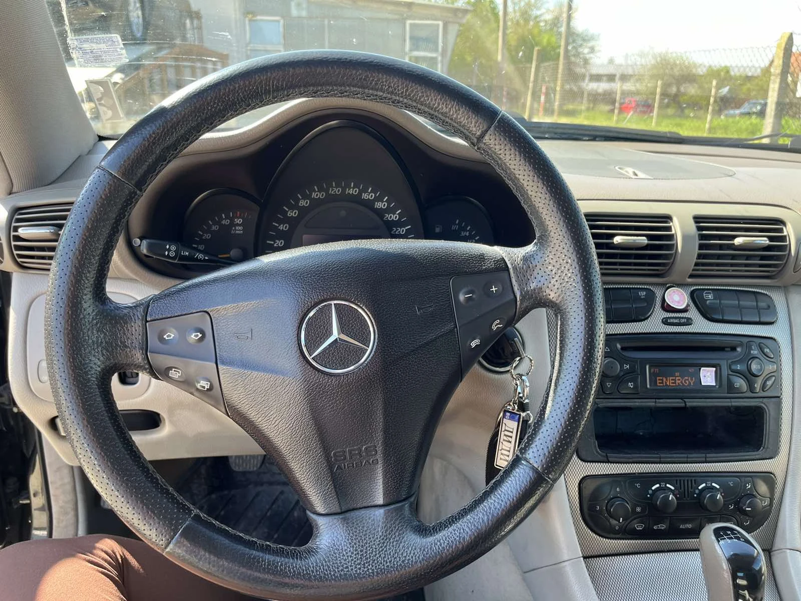 Mercedes-Benz C 220, снимка 8 - Автомобили и джипове - 54327347
