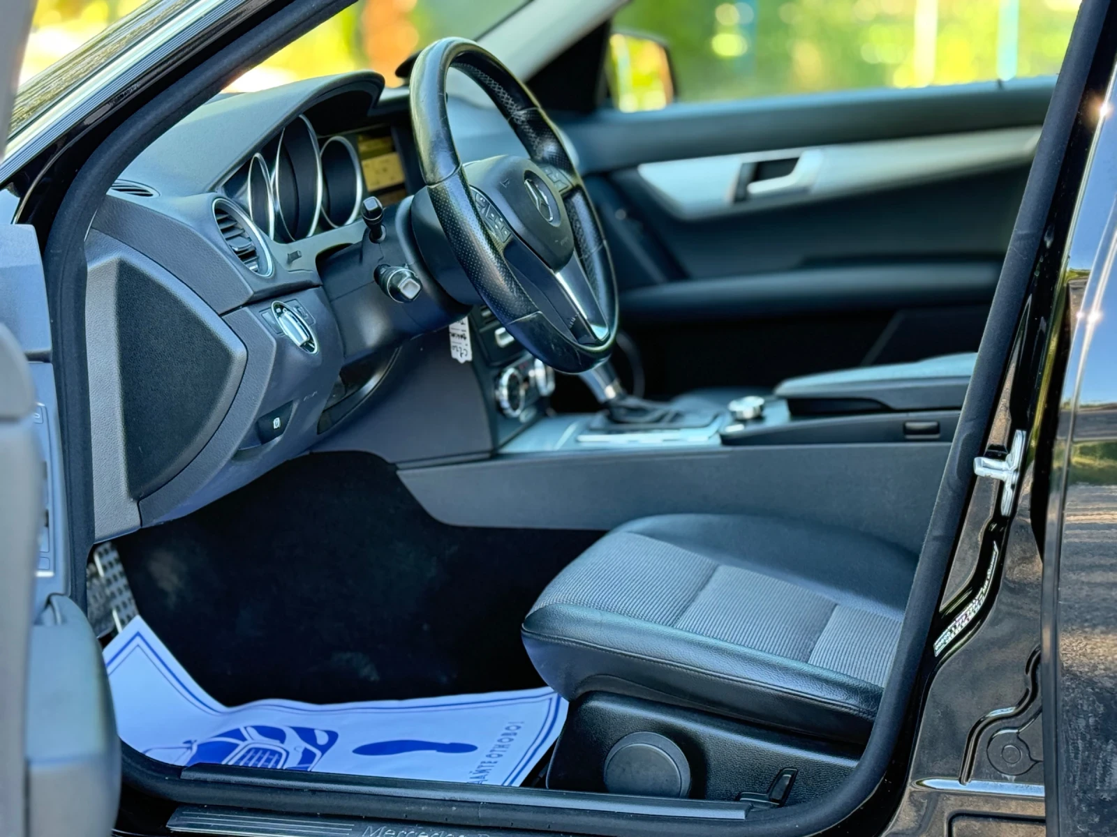 Mercedes-Benz C 220 CDI Klimatronik/Avtomatik/Navigacia, снимка 10 - Автомобили и джипове - 54557274