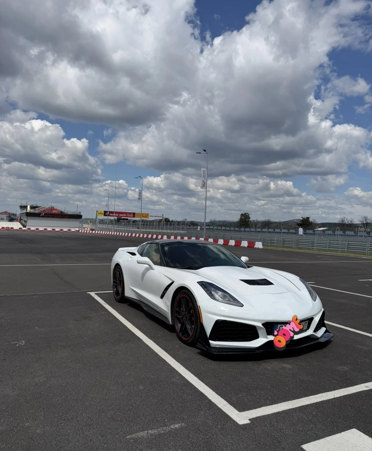 Chevrolet Corvette, снимка 3 - Автомобили и джипове - 55837978