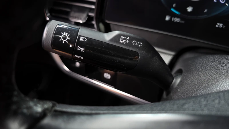 Kia Sportage 2.0 2WD PRESTIGE , снимка 12 - Автомобили и джипове - 52469556