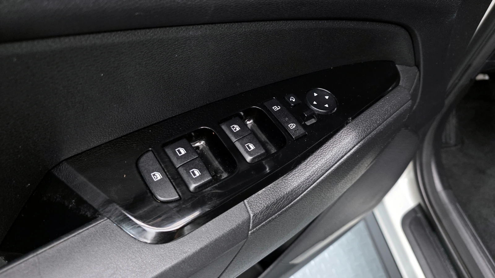 Kia Sportage 2.0 2WD PRESTIGE  - изображение 10