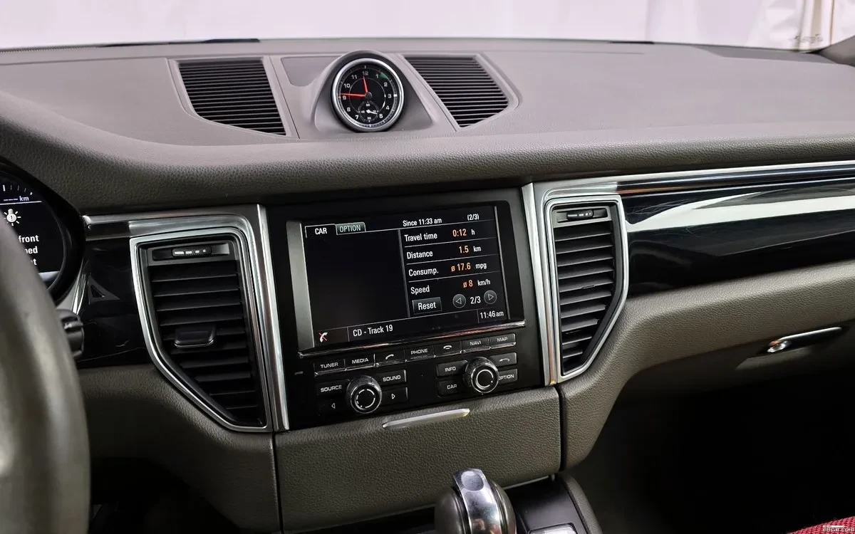 Porsche Macan 3.0L V6| ALCANTARA| КАМЕРА| ПОДГРЕВ| , снимка 11 - Автомобили и джипове - 54454730