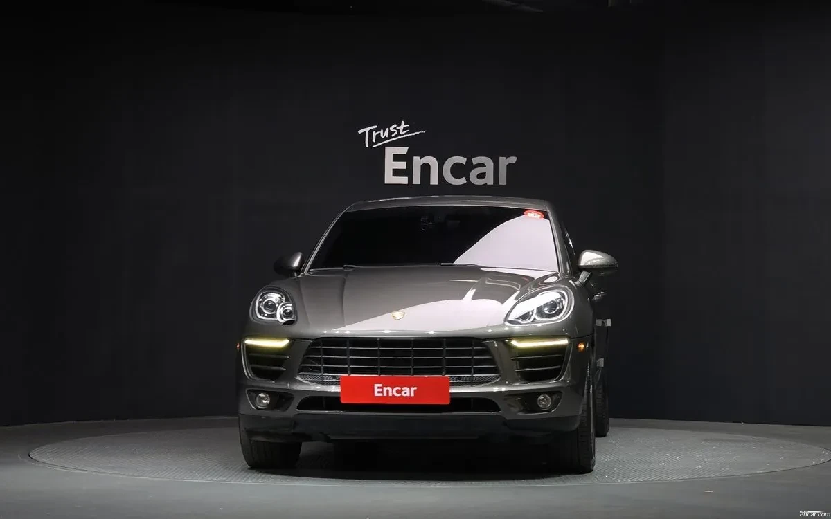 Porsche Macan 3.0L V6| ALCANTARA| КАМЕРА| ПОДГРЕВ| , снимка 2 - Автомобили и джипове - 54454730