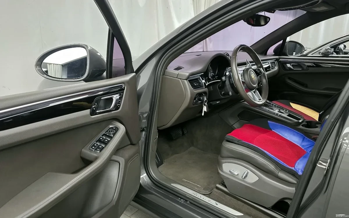 Porsche Macan 3.0L V6| ALCANTARA| КАМЕРА| ПОДГРЕВ| , снимка 8 - Автомобили и джипове - 54454730