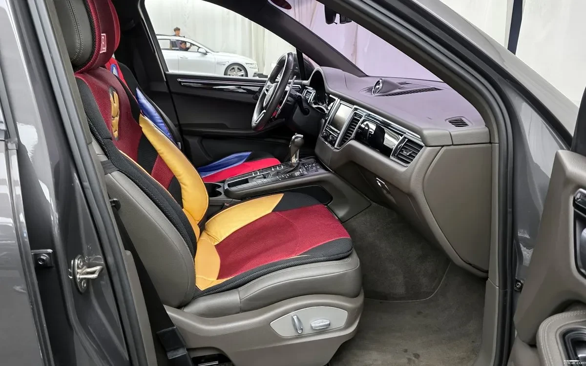Porsche Macan 3.0L V6| ALCANTARA| КАМЕРА| ПОДГРЕВ| , снимка 9 - Автомобили и джипове - 54454730