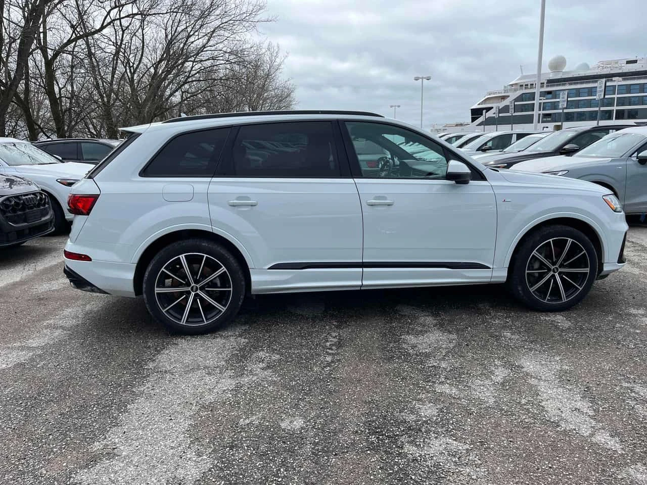 Audi Q7 * KOMFORT * КЛИП НА МОТОРА * ОТ ПРЕДСТАВИТЕЛСТВО, снимка 4 - Автомобили и джипове - 54723726