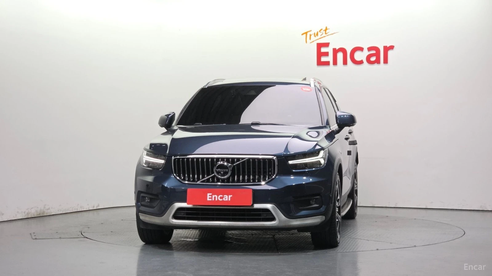 Volvo XC40 * B4* LED* ПАНО* 360* KEYLESS* Camera* ПОДГРЕВ* , снимка 3 - Автомобили и джипове - 55585667