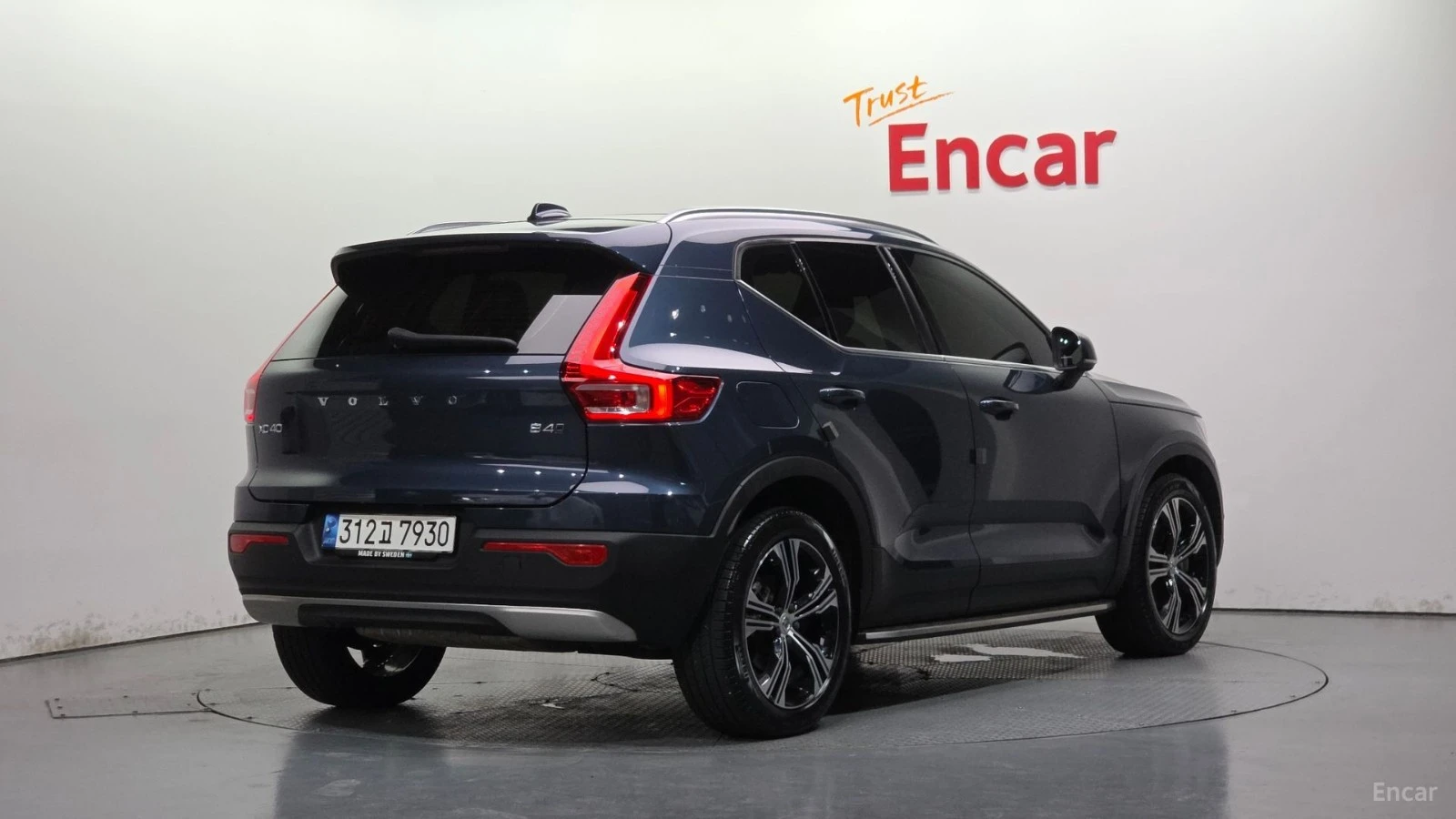 Volvo XC40 * B4* LED* ПАНО* 360* KEYLESS* Camera* ПОДГРЕВ* , снимка 2 - Автомобили и джипове - 55585667