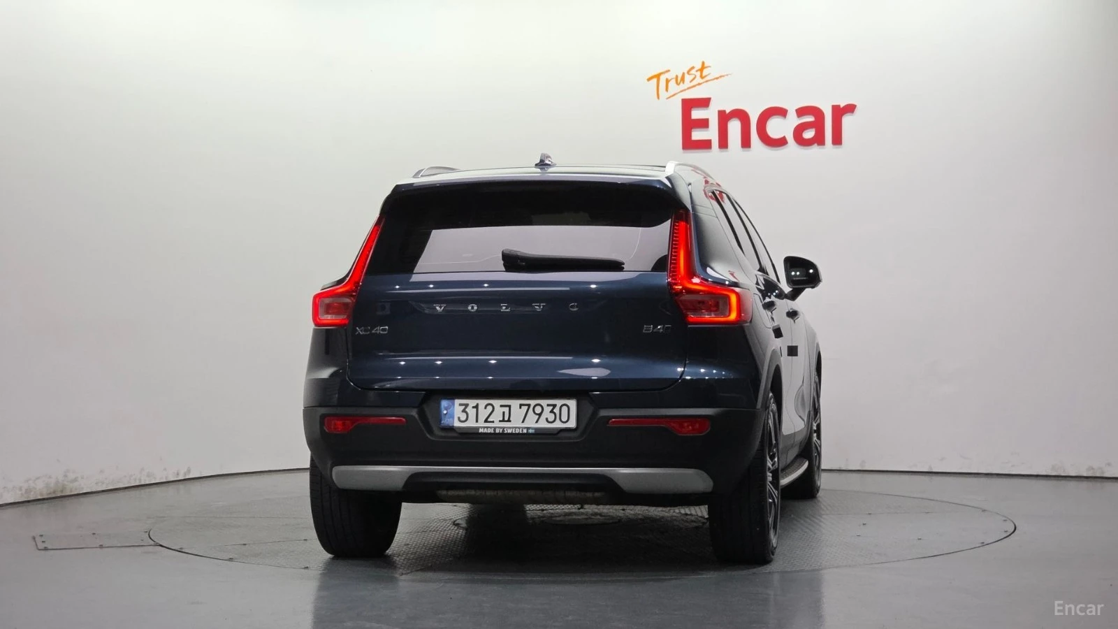 Volvo XC40 * B4* LED* ПАНО* 360* KEYLESS* Camera* ПОДГРЕВ* , снимка 4 - Автомобили и джипове - 55585667