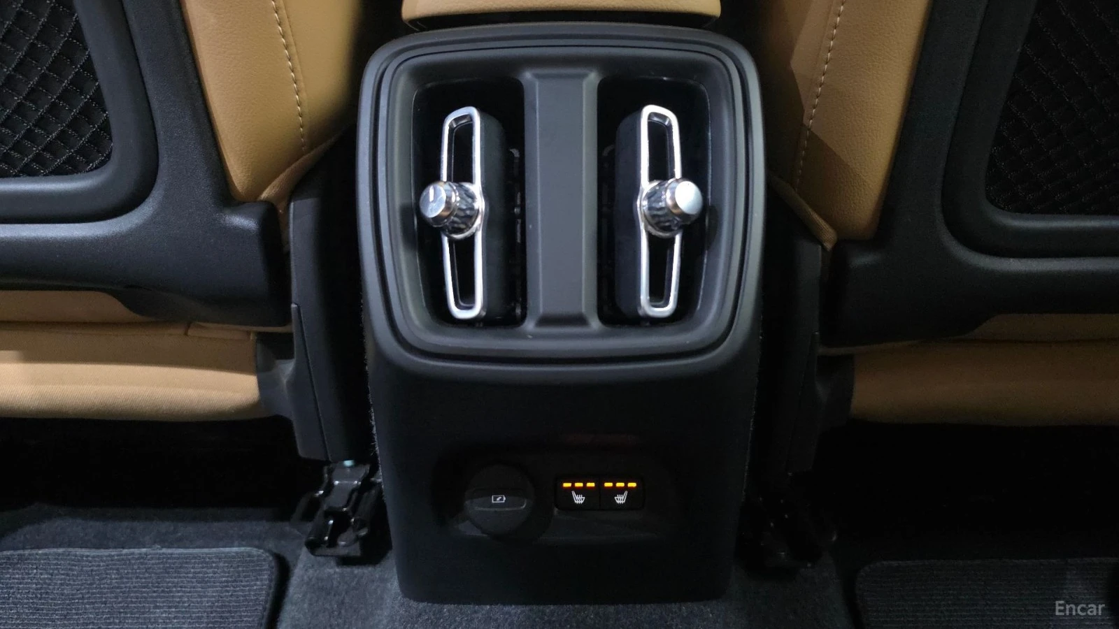 Volvo XC40 * B4* LED* ПАНО* 360* KEYLESS* Camera* ПОДГРЕВ* , снимка 16 - Автомобили и джипове - 55585667