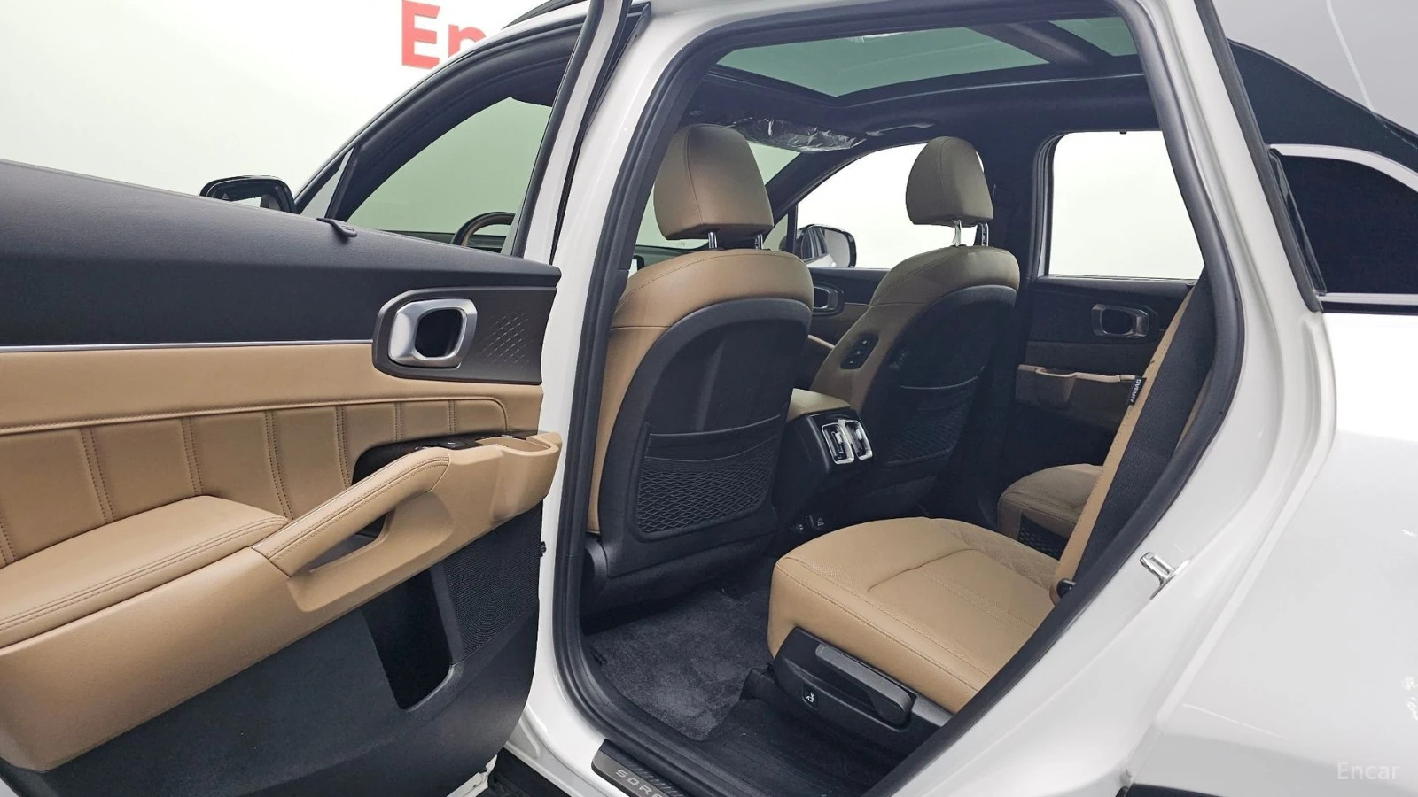 Kia Sorento HYBRID* 4WD* GRAVITY* МАСАЖ* ПАНО* ПОДГР* ОБДУХВ* , снимка 9 - Автомобили и джипове - 55680444
