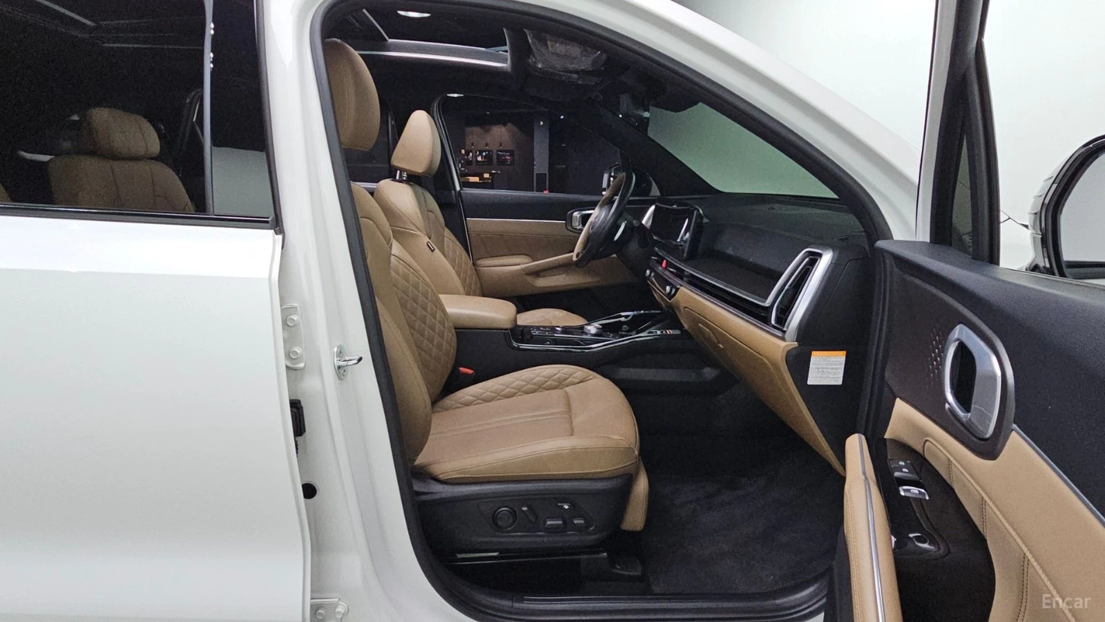 Kia Sorento HYBRID* 4WD* GRAVITY* МАСАЖ* ПАНО* ПОДГР* ОБДУХВ* , снимка 10 - Автомобили и джипове - 55680444