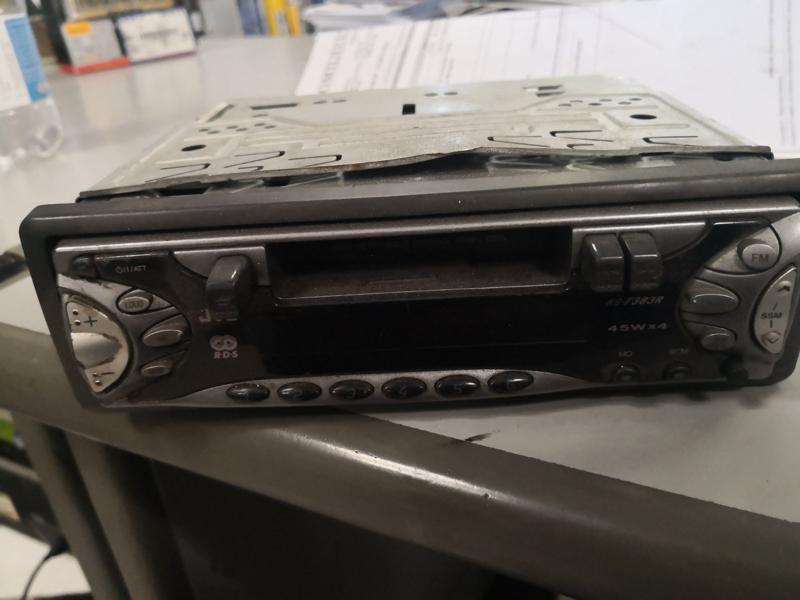CD-радио за Peugeot Partner Box JVC цена 30 продава Ем Комплект Павлово 0884333269, снимка 1 - Части - 36284682