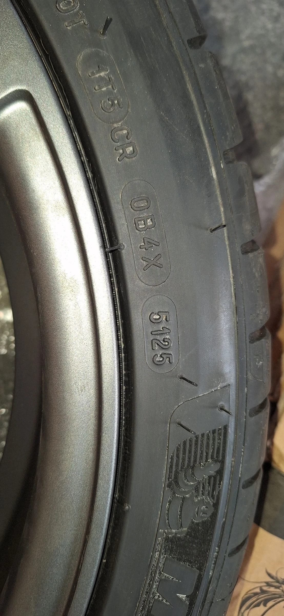 Гуми с джанти Michelin 225/40R18, снимка 3 - Гуми и джанти - 54163055