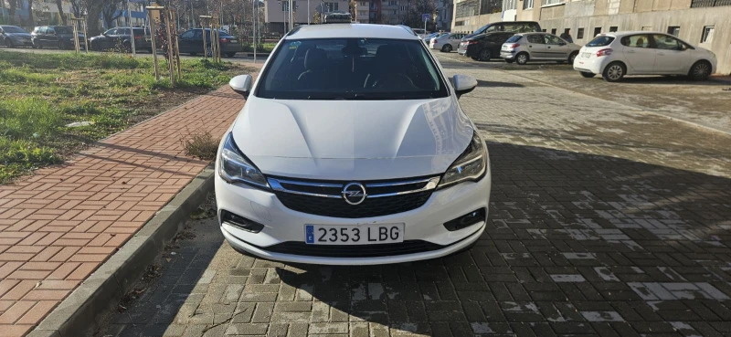 Opel Astra Selective Pro 1.6 CDTI, снимка 3 - Автомобили и джипове - 48311785