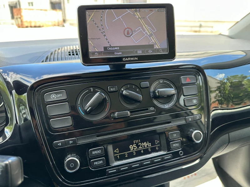 VW Up Метан/ 68 к.с., снимка 13 - Автомобили и джипове - 51874901