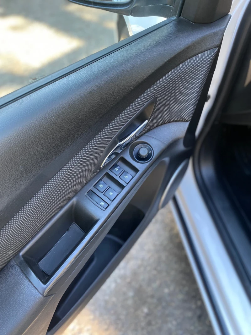 Chevrolet Cruze 1, 8 141 к.с., снимка 14 - Автомобили и джипове - 53078275