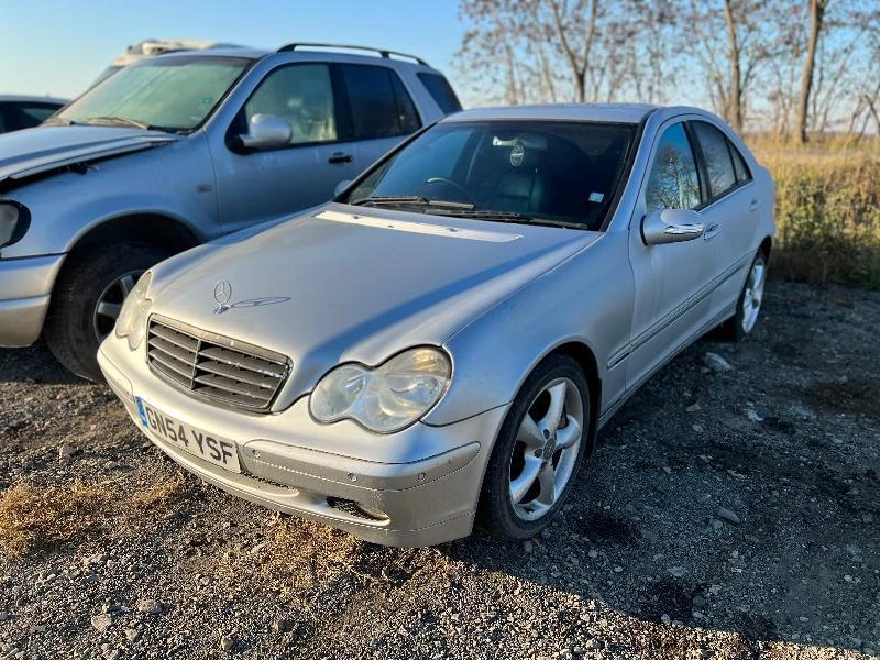 Mercedes-Benz C 220 На части , снимка 1 - Автомобили и джипове - 35009721