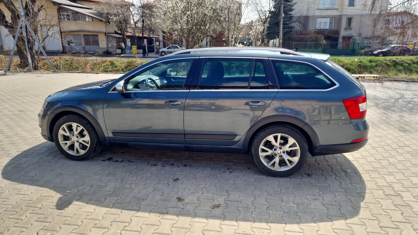 Skoda Octavia Scout 4x4 - изображение 6