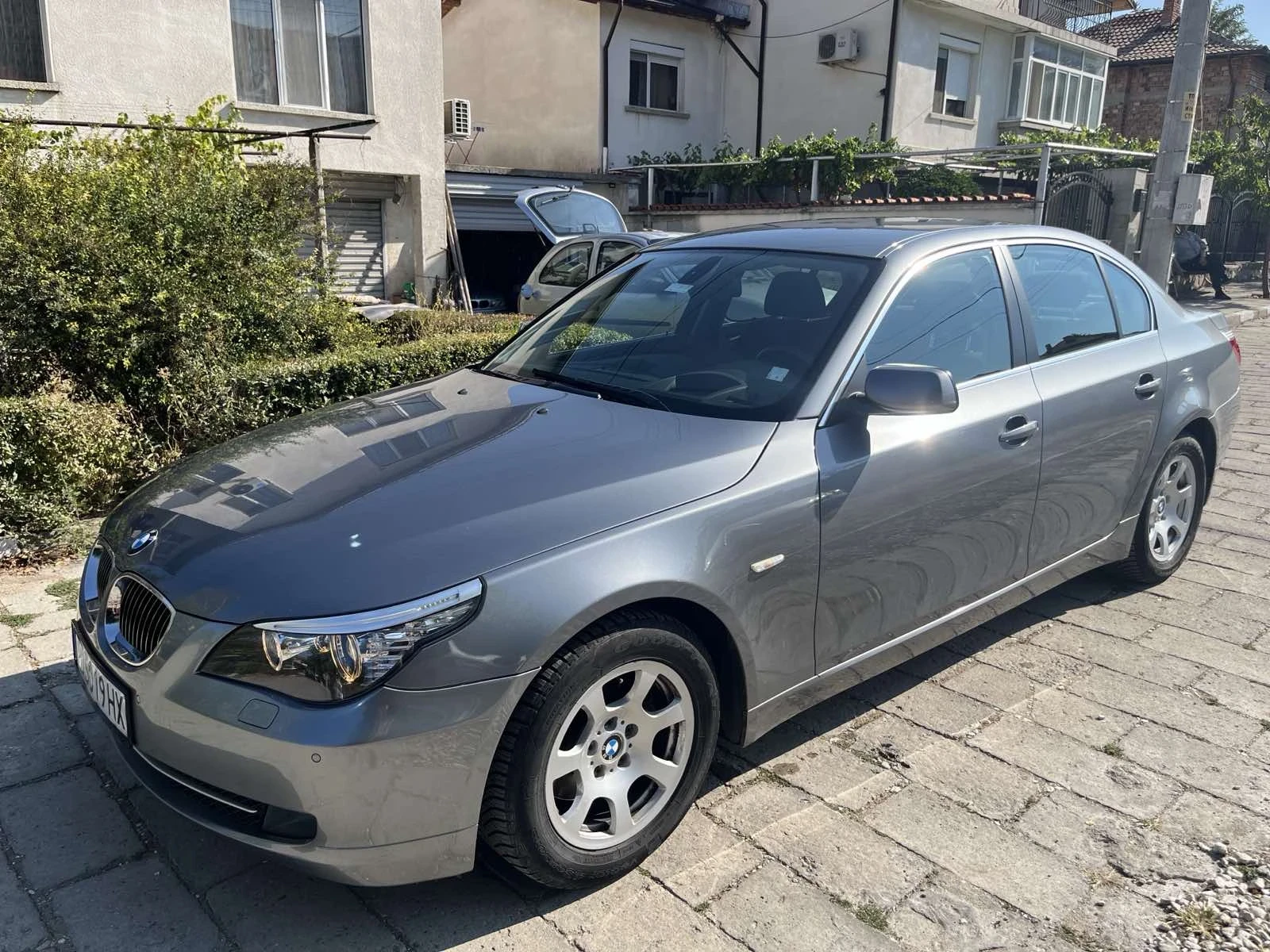 BMW 523 реални километри, хедъп фейс  - изображение 2
